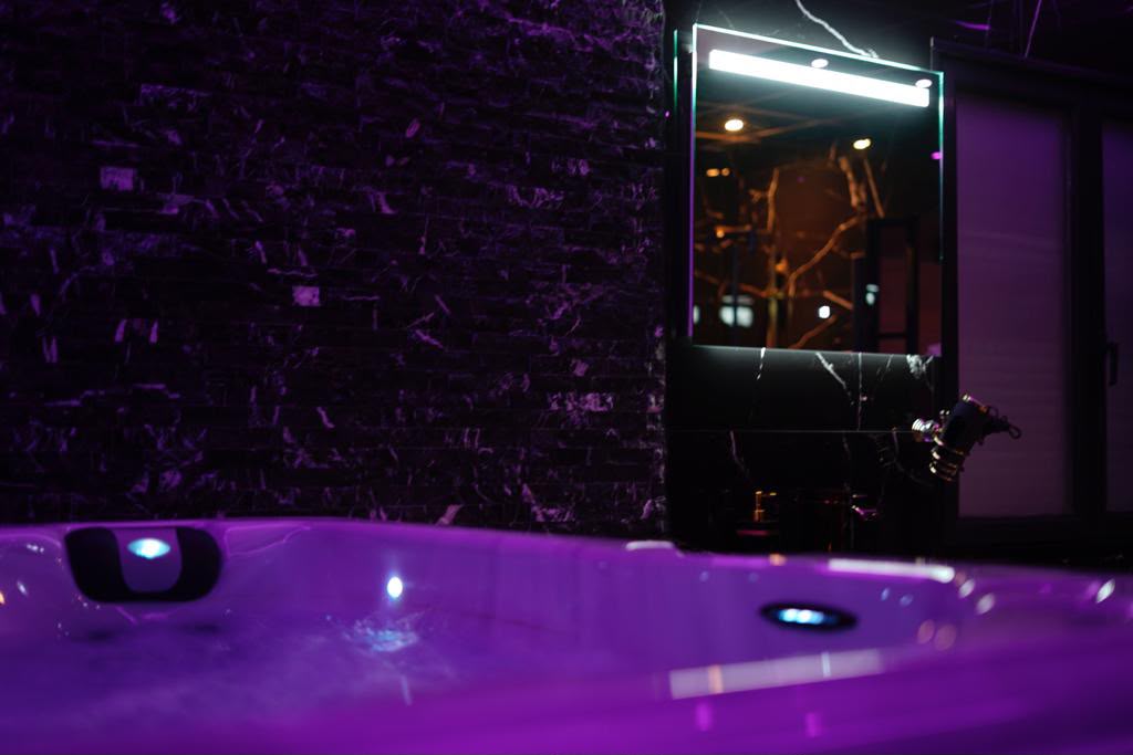 jacuzzi-prive-chromotherapie-valenciennes.jpg